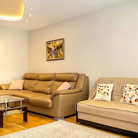 Spacious 2br Steps From Center By Flat Manаger * וארנה