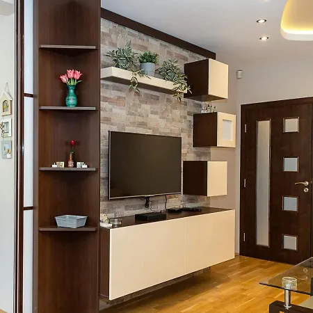 Spacious 2br Steps From Center By Flat Manаger