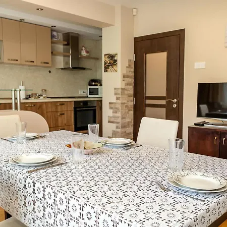 דירה Spacious 2br Steps From Center By Flat Manаger