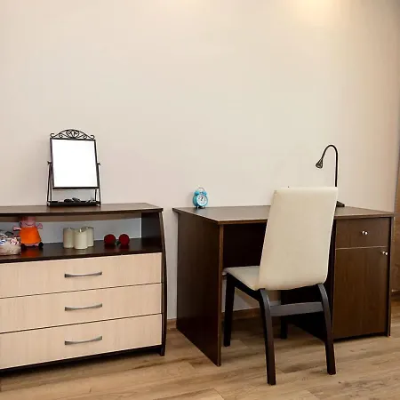 Spacious 2br Steps From Center By Flat Manаger וארנה