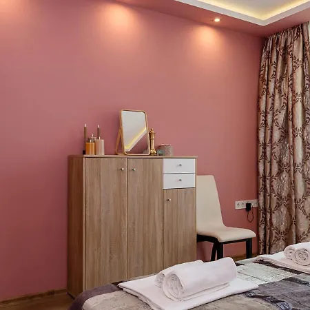 Spacious 2br Steps From Center By Flat Manаger דירה